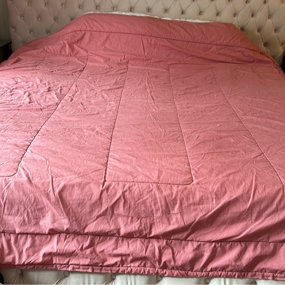 King Size Comforter- Stylish, Warm, Cozy, Comfortable Comforter - Picture 7 of 7